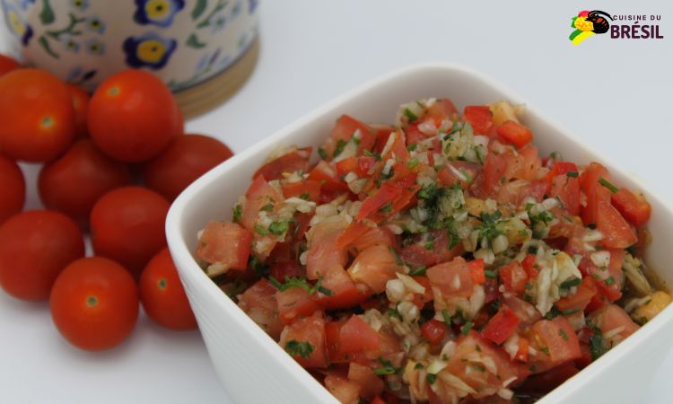 La vinagrete est une salade à base de tomates, oignons, persil et vinaigre.