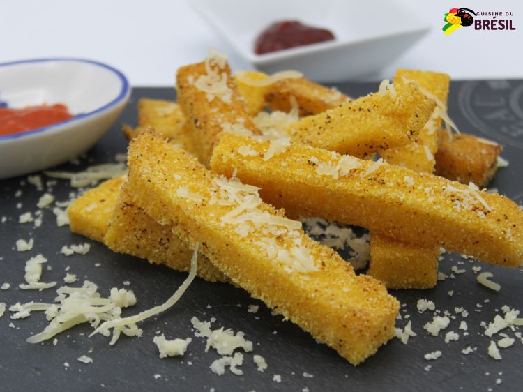 Polenta frite saupoudrée de parmesan