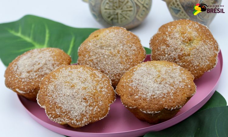 5 muffins à la banane avec du sucre et cannelle