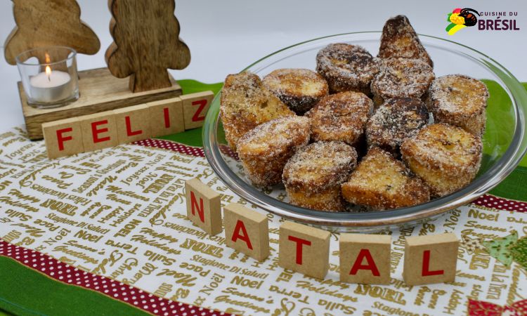 Rabanadas saupoudrées avec du sucre et de la cannelle