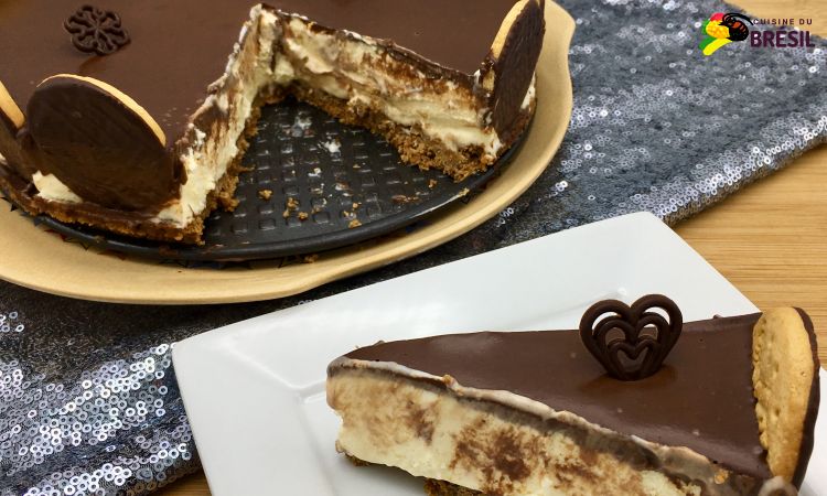 La tarte hollandaise, un dessert glacé de création brésilienne à base de crème, croûte en biscuits écrasés et ganache