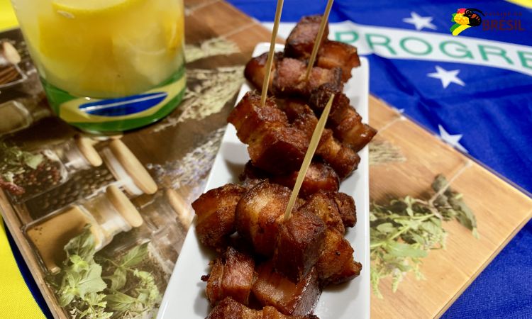 Des torresmos brésiliens, un apéritif gourmand et croustillant à base de poitrine de porc