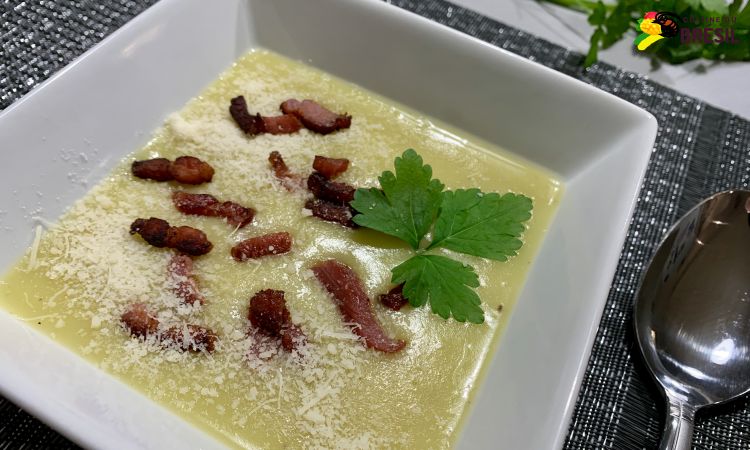 Soupe de pommes de terre et poireau faite au multicuiseur