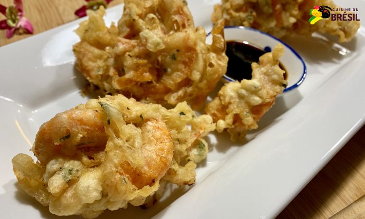 Recette de tempura de crevettes et légumes avec de la sauce soya